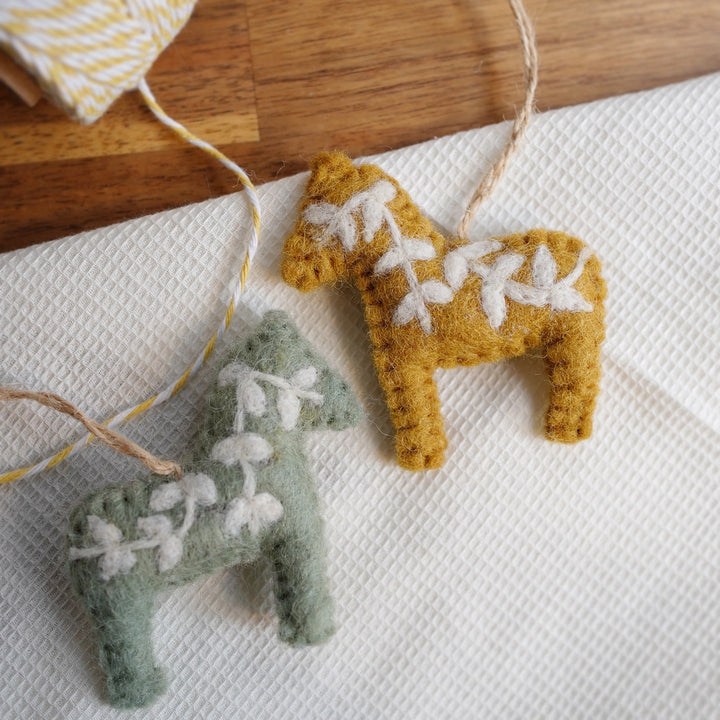 Felted Spring-Leaf Ponys Charm - TRLab Shop