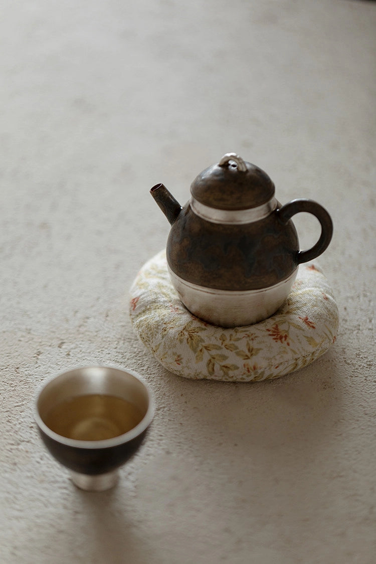 Donut-Shaped Round Storage Mat