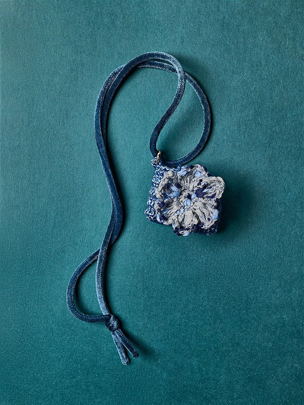 Cozy Sweater Floral AirPods Charm - TRLab Shop