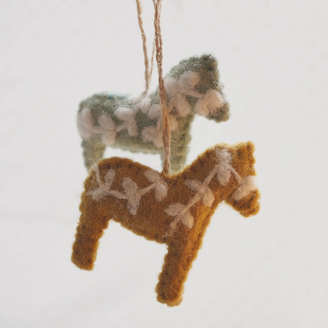 Felted Spring-Leaf Ponys Charm - TRLab Shop