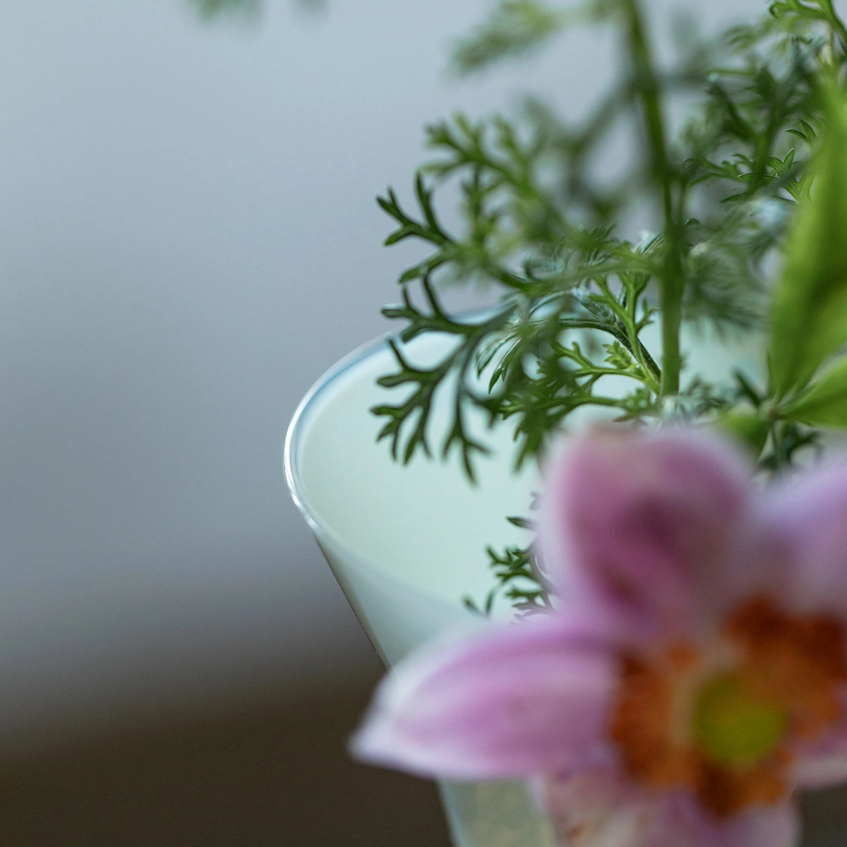 Elegant waisted glass vase by TRLab Shop featuring a clear, smooth surface and a stylish design suitable for floral arrangements.