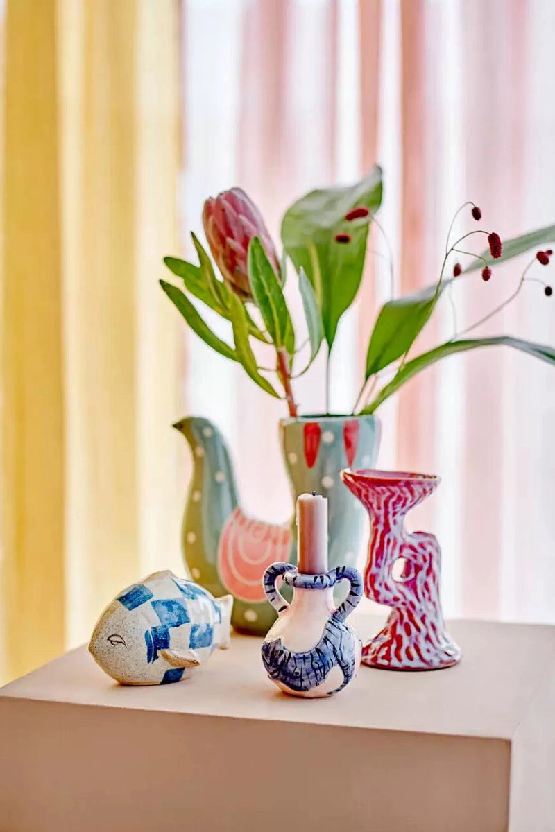 TRLab Shop U-shaped dove ceramic vase with smooth white finish, ideal for decorative floral arrangements or modern home decor.
