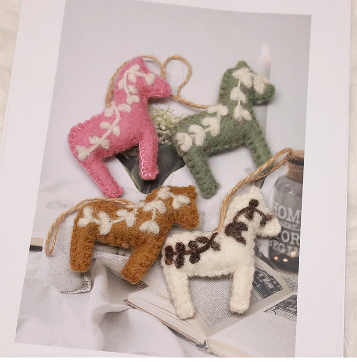 Felted Spring-Leaf Ponys Charm - TRLab Shop