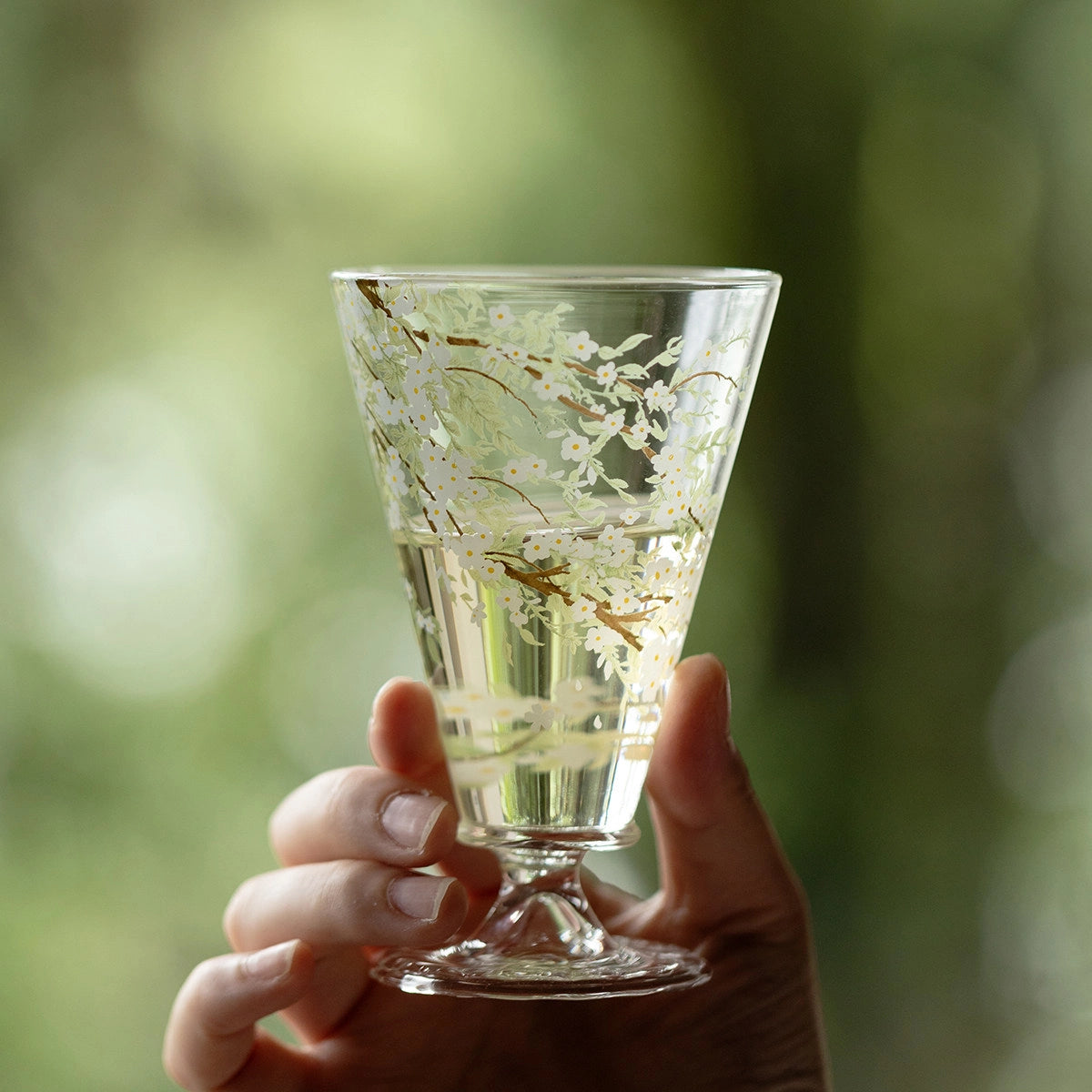 Pear-blossom glass goblet from TRLab Shop with a clear, elegant design and floral pattern for sophisticated drinking presentation.