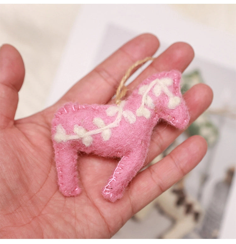 Felted Spring-Leaf Ponys Charm - TRLab Shop