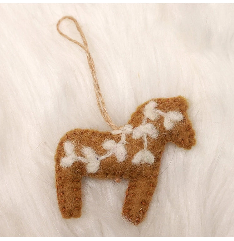 Felted Spring-Leaf Ponys Charm - TRLab Shop