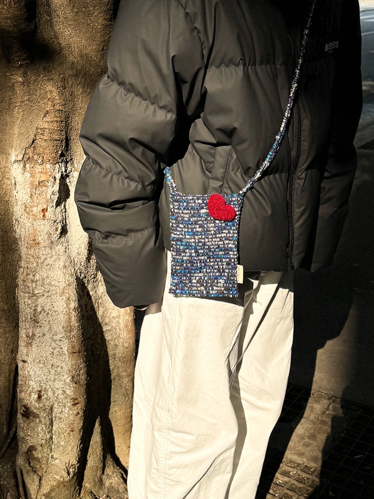 Sapphire blue Hour tote bag with matching phone pouch from TRLab Shop, featuring sleek design and durable material.
