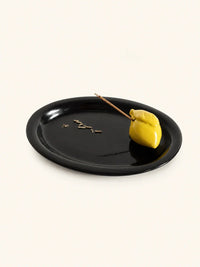 Nature morte aux agrumes – Porte-encens en céramique en forme de main et de citron