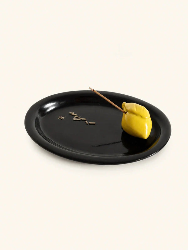 Nature morte aux agrumes – Porte-encens en céramique en forme de main et de citron