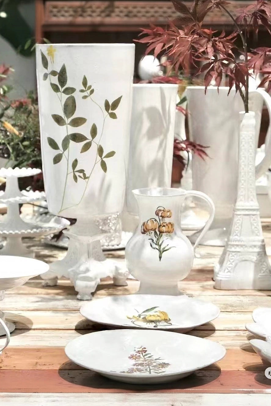 Decorative floral ceramic plate with colorful flower patterns, ideal for display or serving, from TRLab Shop.
