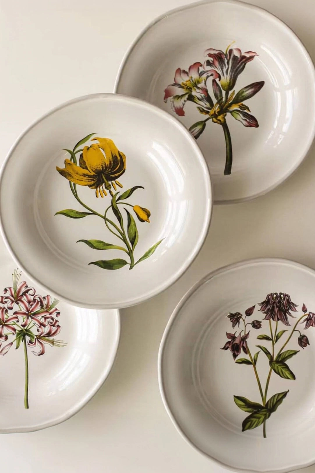 Decorative floral ceramic plate with vibrant flower patterns, designed by TRLab Shop, showcasing intricate botanical artwork on a round plate.