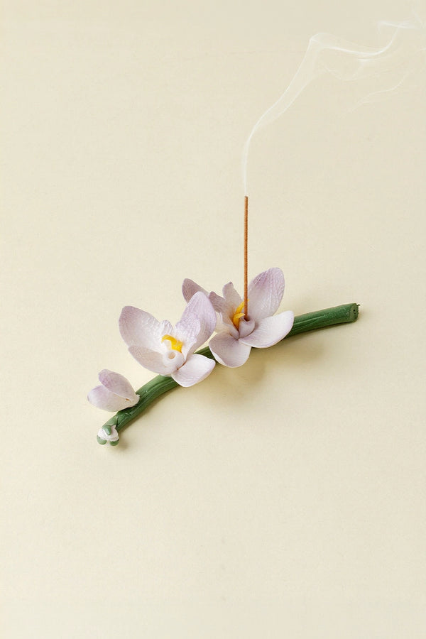 Handcrafted Magnolia incense holder from TRLab Shop, featuring a detailed ceramic design with a slot for incense sticks.