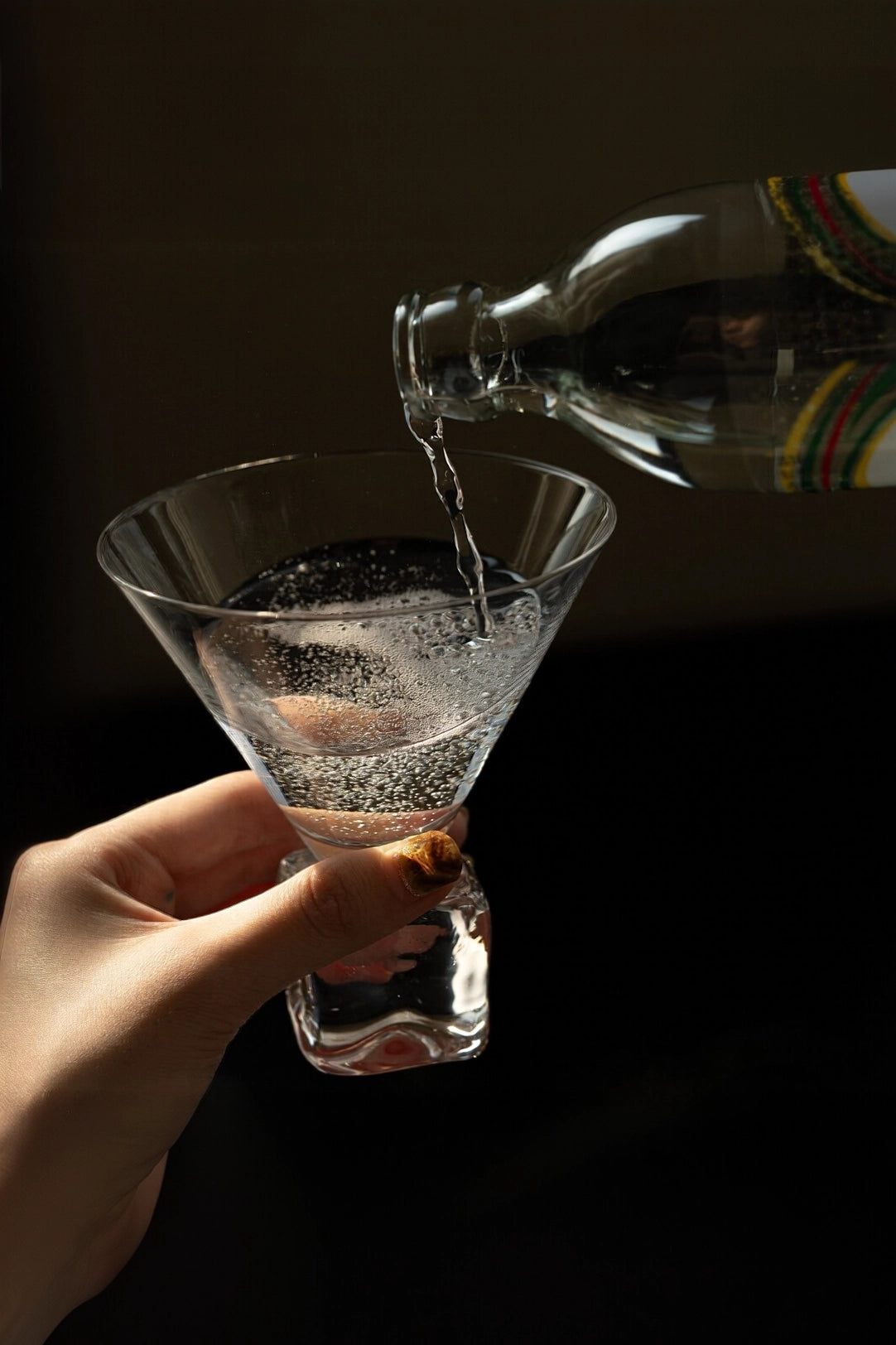 Clear glass wine cup with built-in ice-cube base, designed by TRLab Shop for chilled wine serving.