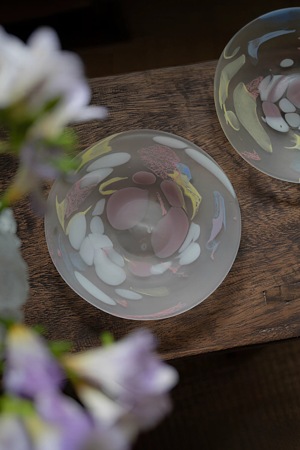 Luminous Fragment Glass Plate by TRLab Shop featuring a vibrant, iridescent glass design with irregular fragment patterns.