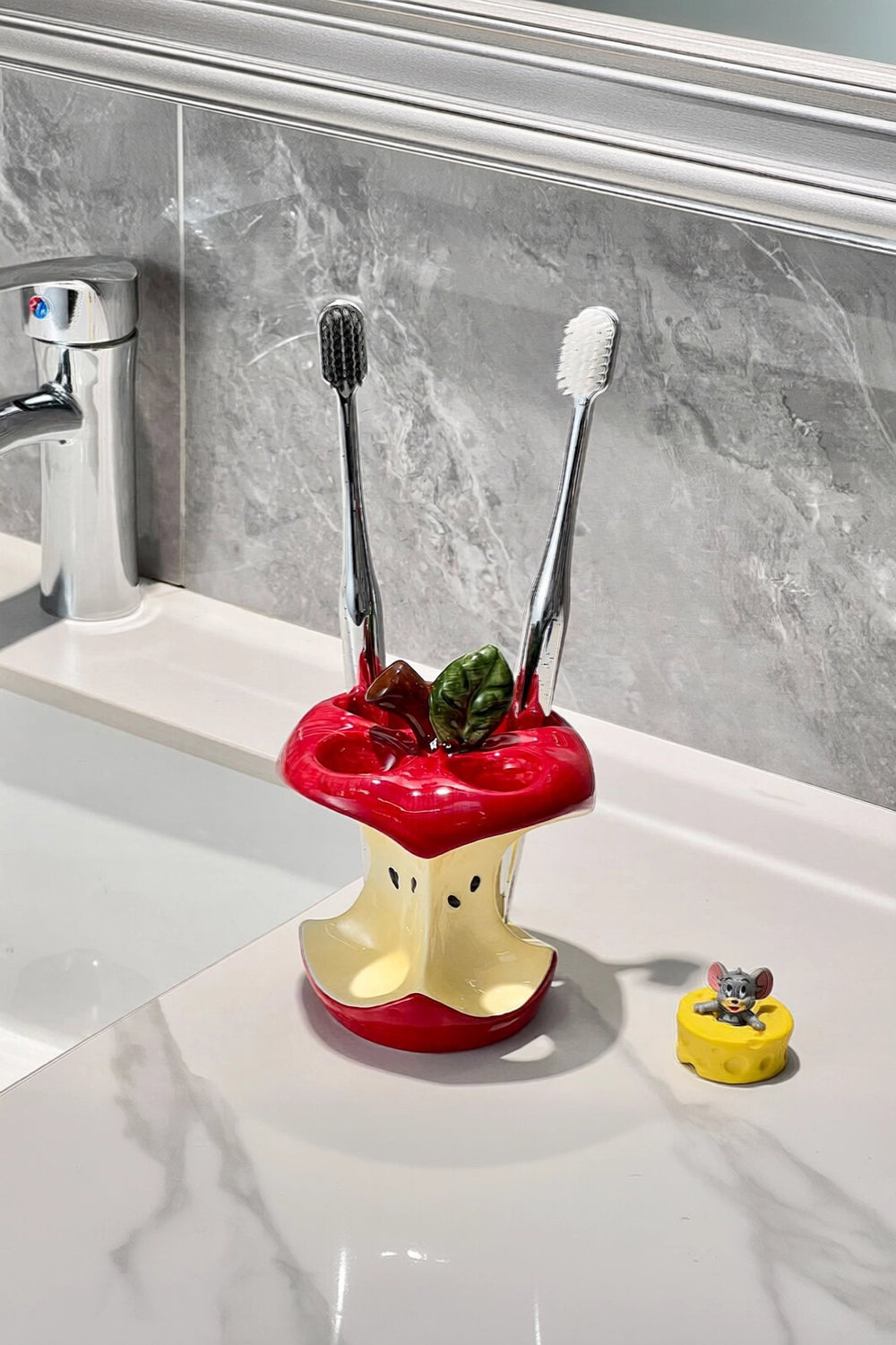 Ceramic Apple Core Toothbrush Holder - TRLab Shop