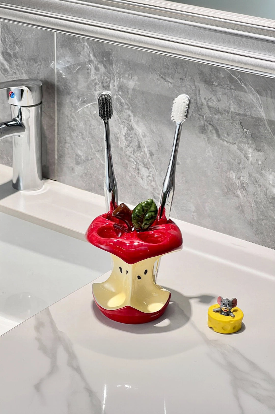 Ceramic Apple Core Toothbrush Holder - TRLab Shop