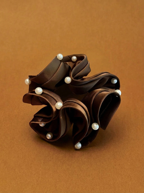 A Galaxy of Pearls Wavy Hem Scrunchie - TRLab Shop