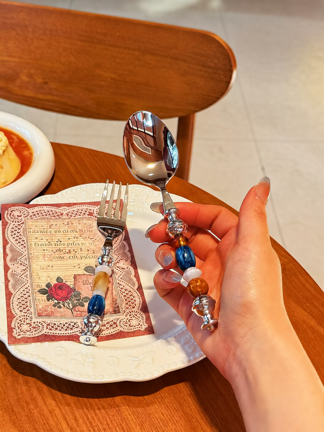 Multicolor bead cutlery set by TRLab Shop, featuring stylish and vibrant table confetti-themed utensils for festive dining.