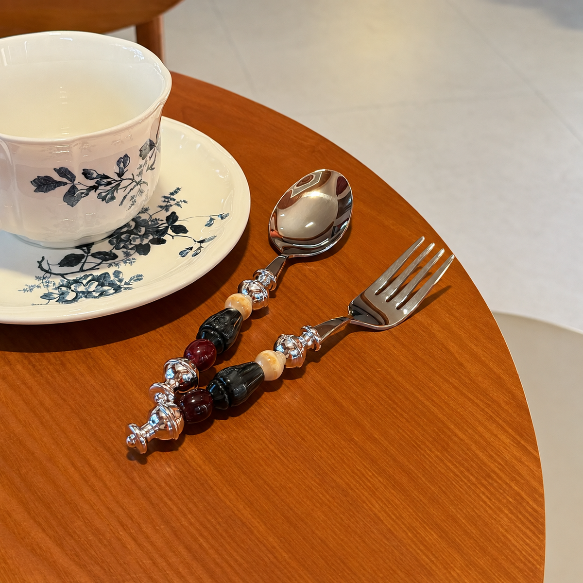Multicolor bead cutlery set by TRLab Shop, featuring stylish and colorful utensils for special occasions and celebrations.