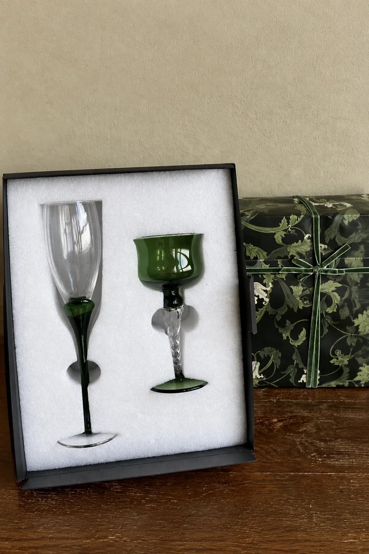 Tendril Hour Moss Green Glass Wine Glass