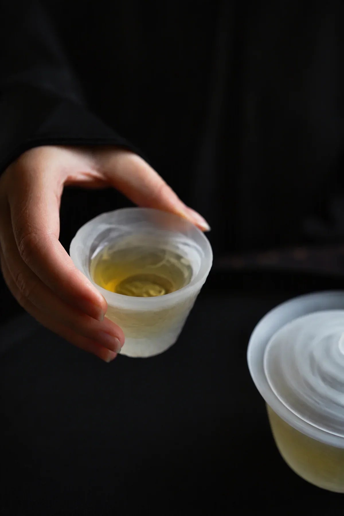 Cloud Current Frosted White Glass Gaiwan Tea Set