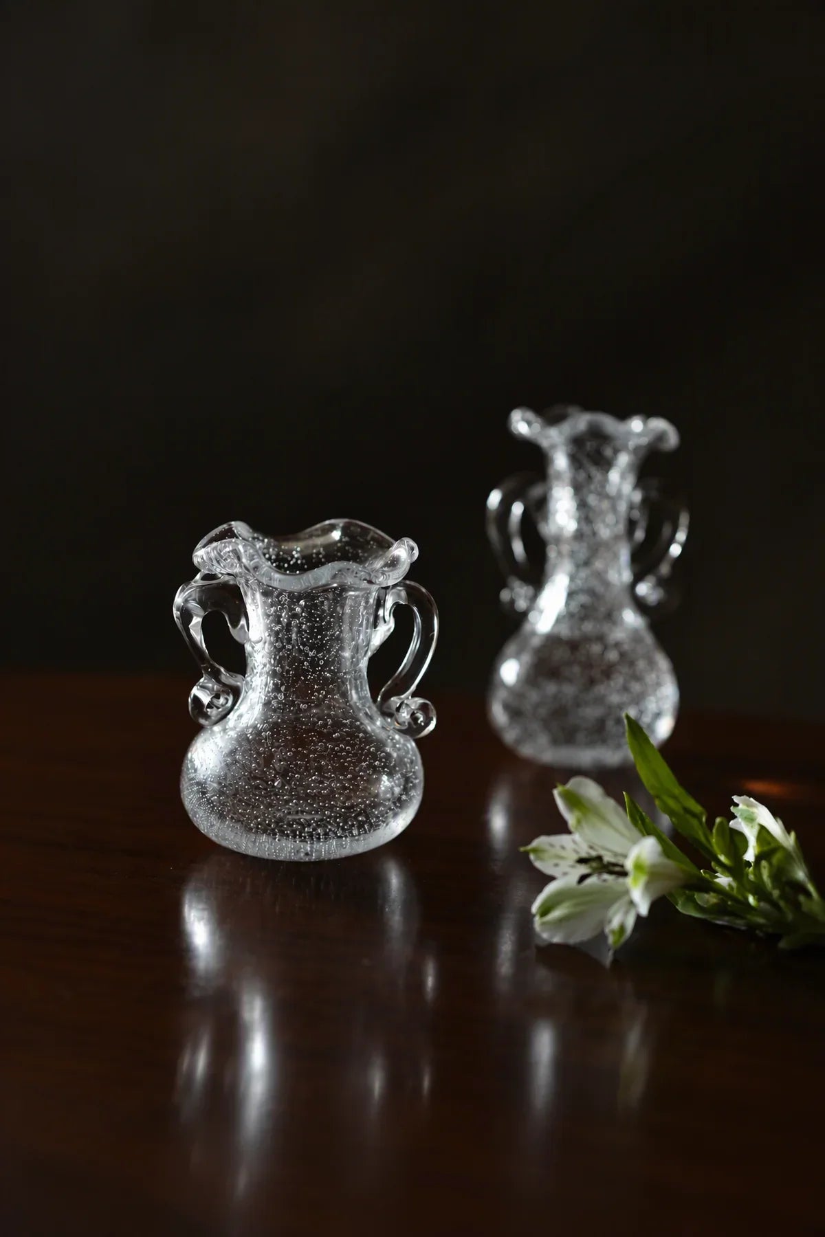 Ribbon Dance White Spiral Glass Flower Vase