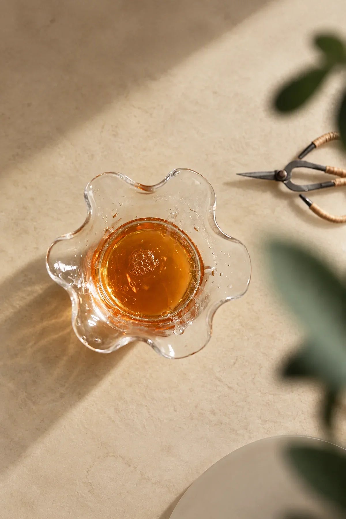 Gathered Petal Clear Seeded Glass Tea Cup