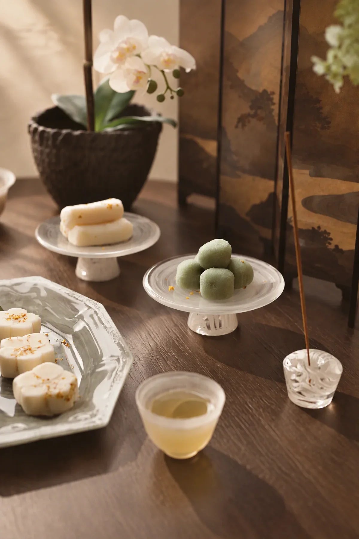 Cloud Current White-Swirl Glass Snack Plate