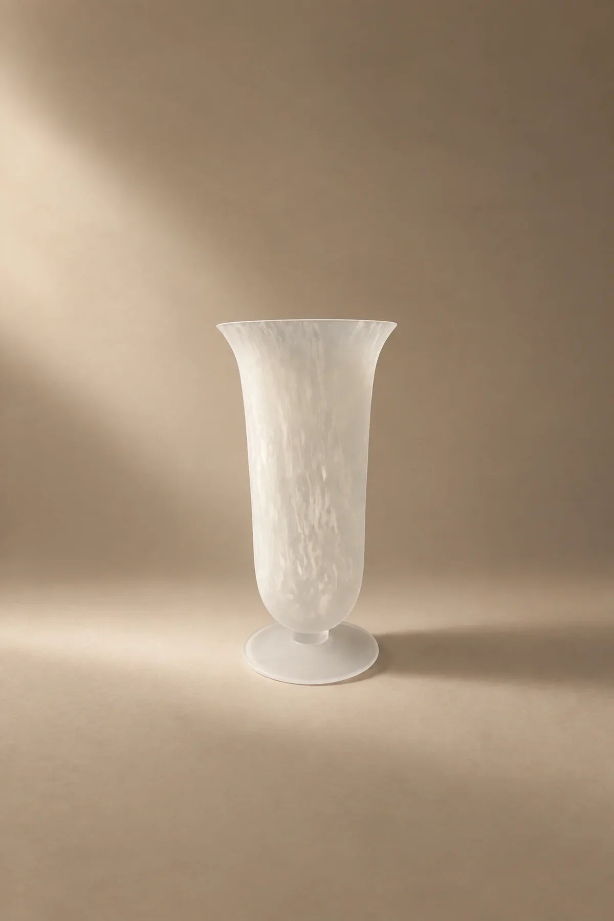 Smoke Current White-Swirl Glass Flower Vase