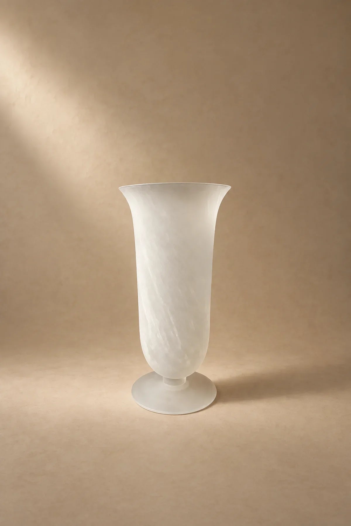 Smoke Current White-Swirl Glass Flower Vase